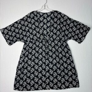 Lands’ End swimsuit coverup. Size XL 18-20. Black and white.